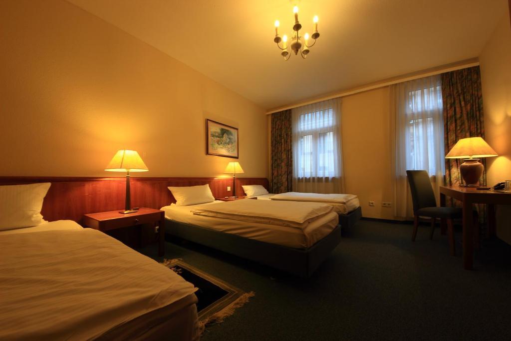 Altstadthotel Фюрт Экстерьер фото