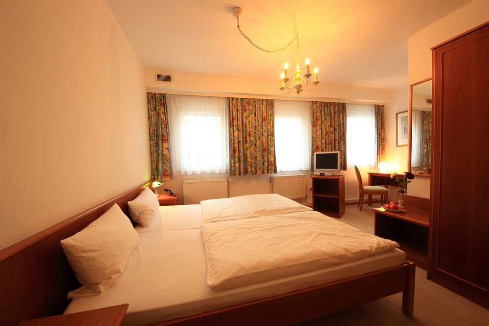 Altstadthotel Фюрт Экстерьер фото
