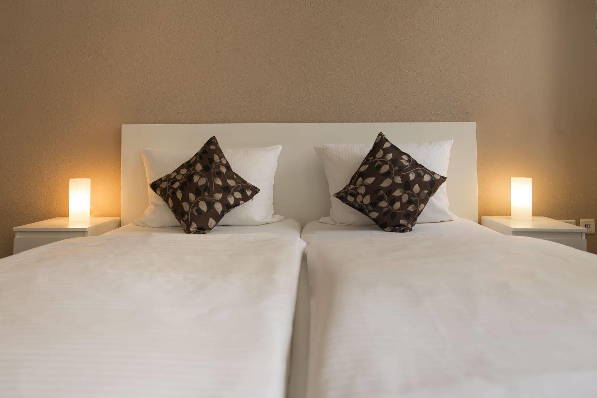 Altstadthotel Фюрт Экстерьер фото
