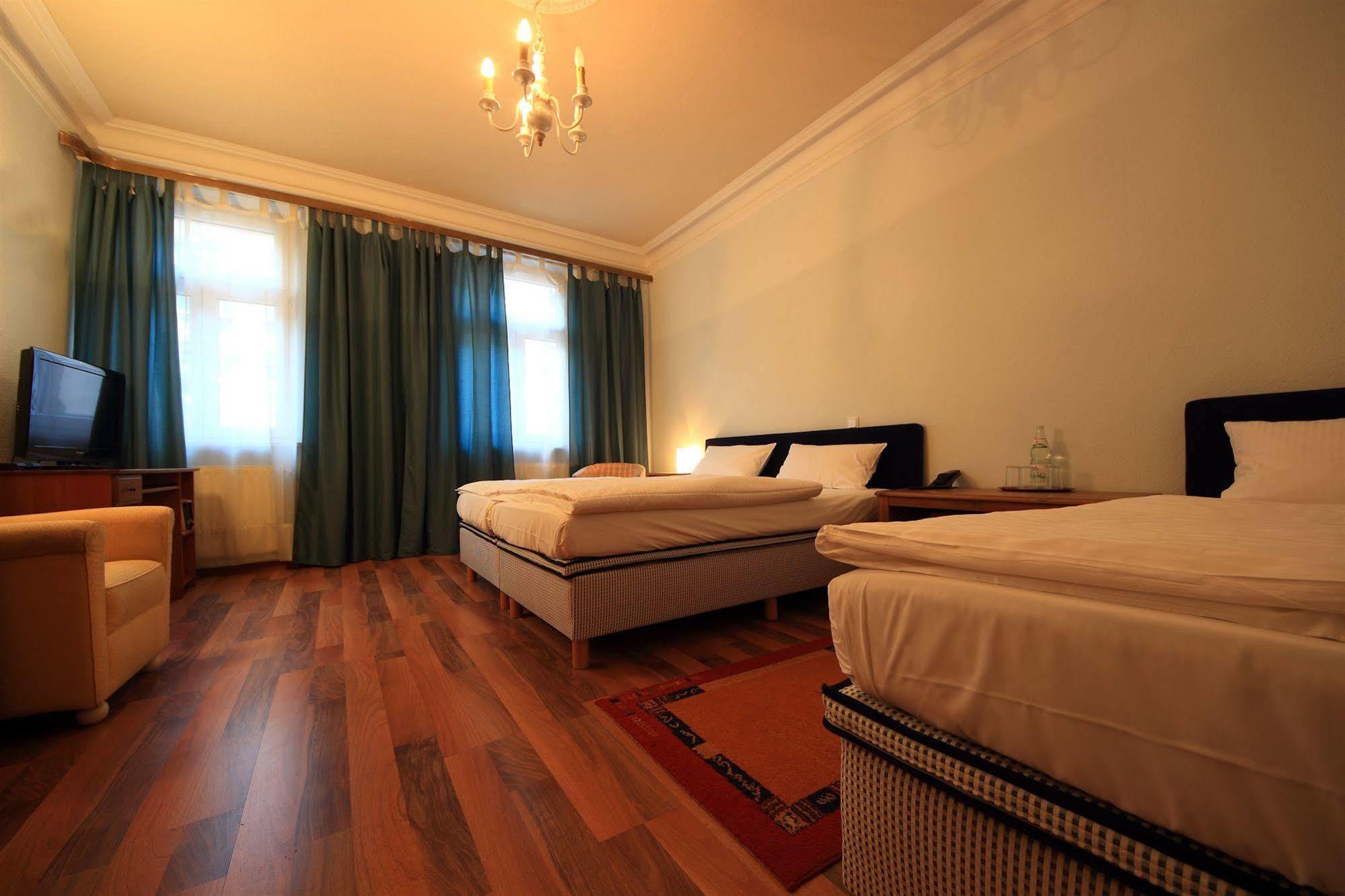 Altstadthotel Фюрт Экстерьер фото
