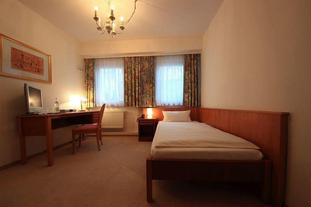 Altstadthotel Фюрт Экстерьер фото
