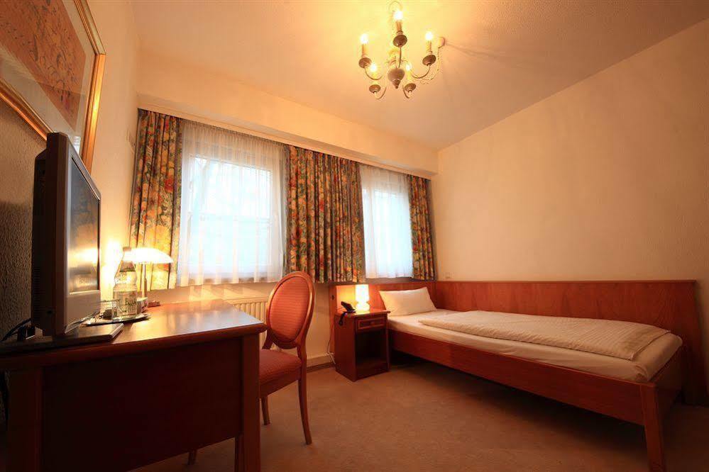 Altstadthotel Фюрт Экстерьер фото